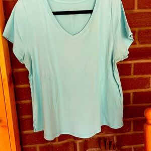J Jill short sleeved t shirt in a L pretty blue color in good shape